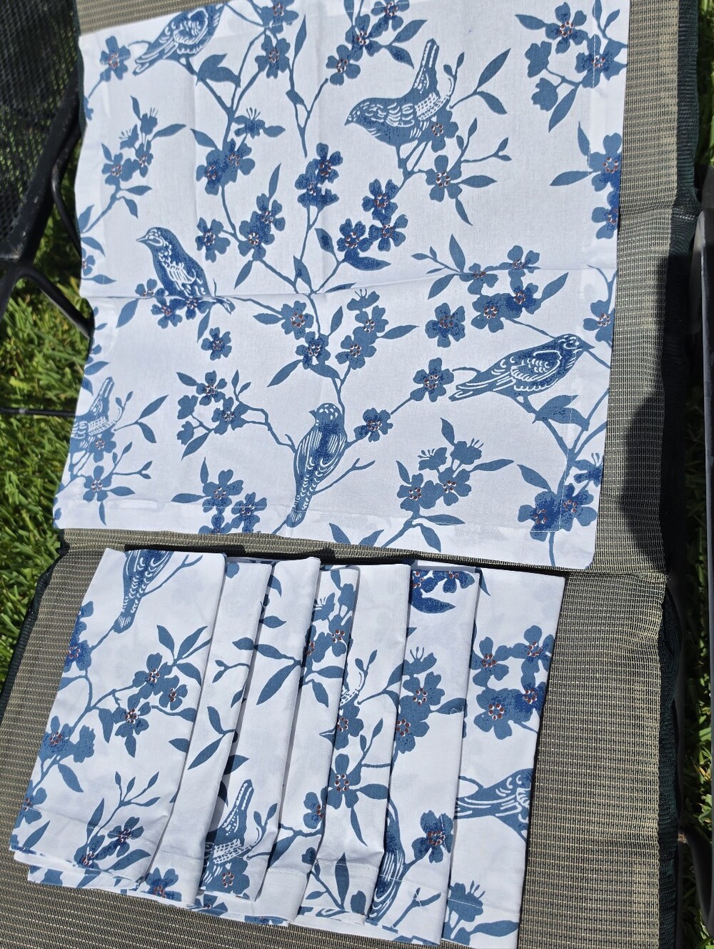 NEW 8 White/Blue Birds Cotton Napkins